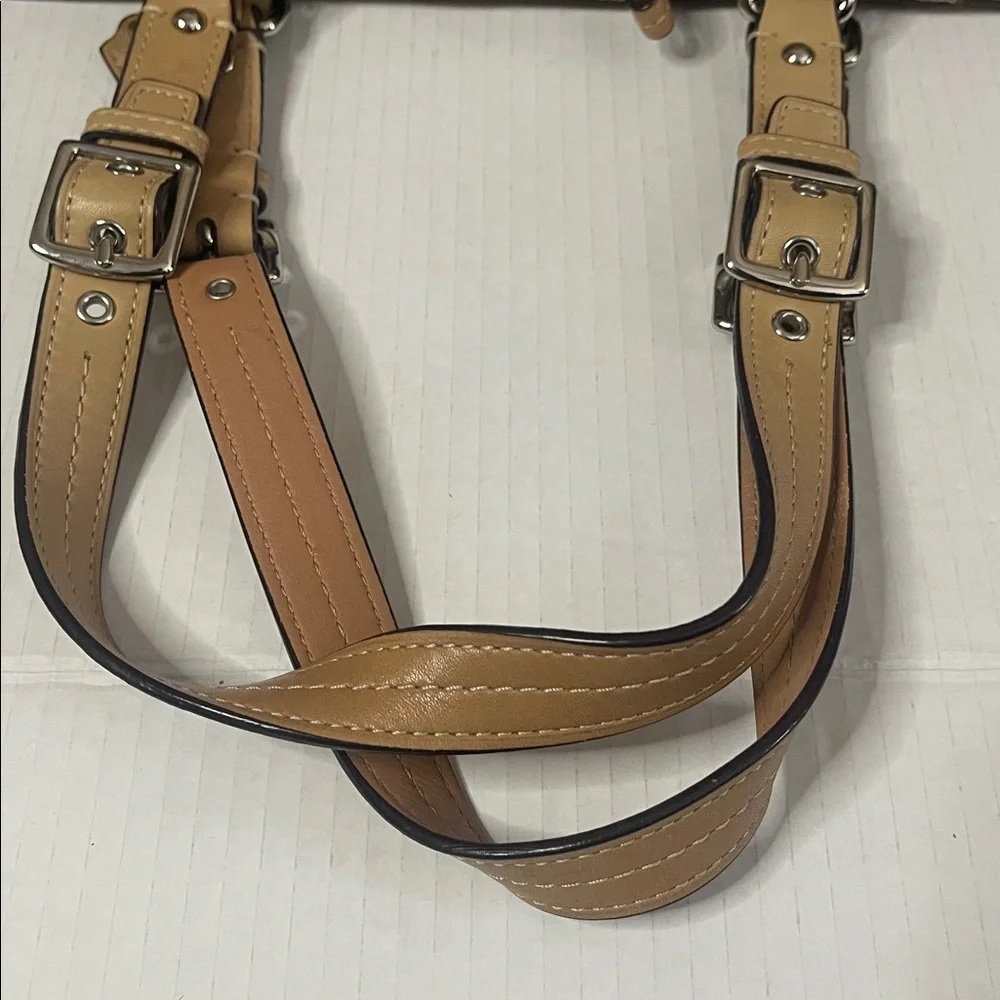 Coach Signature Tote. - Picture 12 of 13